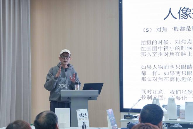 光影交织定格精彩人像摄影技巧分享交流活动在鄂州人才之家举行(图2)