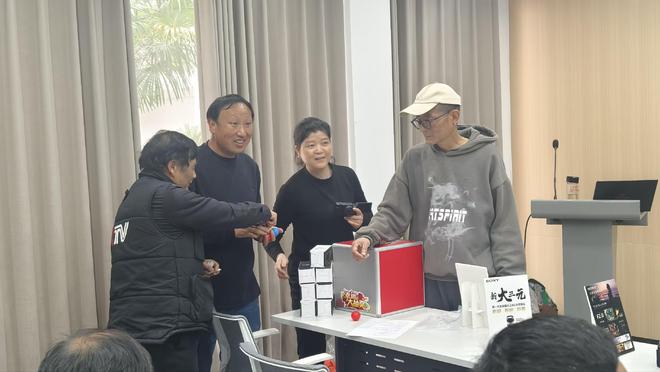 光影交织定格精彩人像摄影技巧分享交流活动在鄂州人才之家举行(图4)
