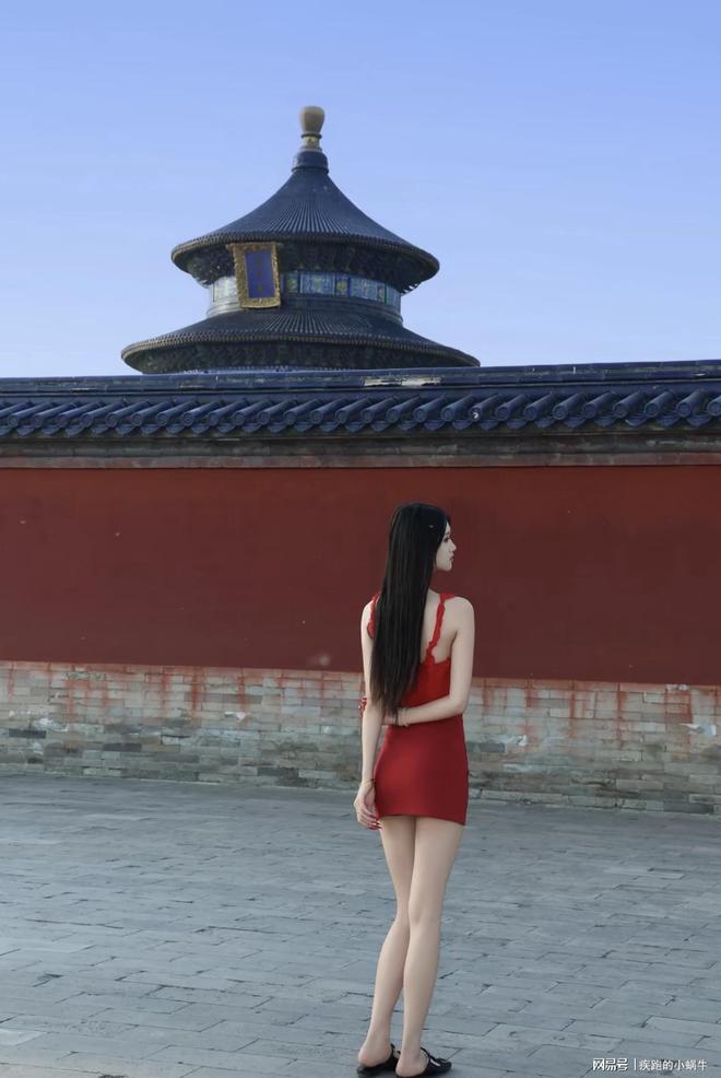 九游娱乐：旅游街拍：拍的不是风景是那一刻的自己(图4)