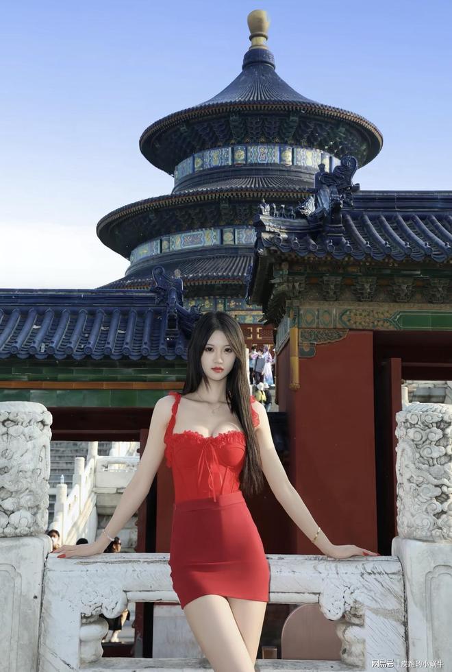 九游娱乐：旅游街拍：拍的不是风景是那一刻的自己(图2)
