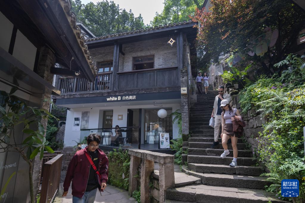 山城魅力引客来外国游客沉浸式感受“中国式安全感”(图16)