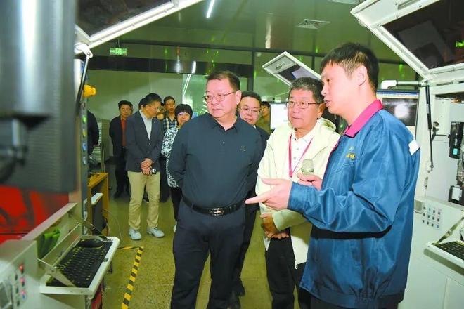 九游娱乐文化：全国晚报社长总编“丝绸寻踪源点南充”调研活动在南充高坪举行(图4)