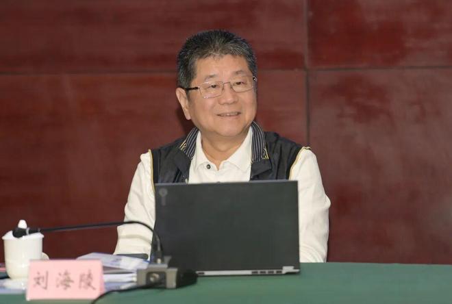 九游娱乐文化：全国晚报社长总编“丝绸寻踪源点南充”调研活动在南充高坪举行(图5)